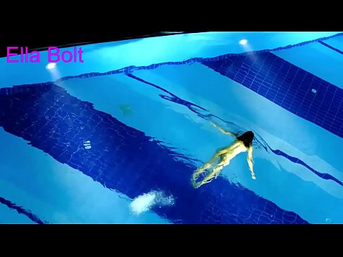 ❤️ Nu mă pot opri din privit, tânără blondă surprinsă înotând goală în piscina stațiunii ELLA BOLT ❤️ at ro.verhentai.ru ☑