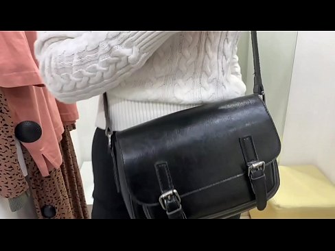 ❤️ Masturbarea în public a tinerei târfe FeralBerry cu un dildo în cabina de probă ❤️ at ro.verhentai.ru ☑