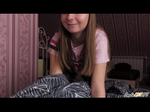 ❤️ Blondina îi suge adânc prietenei ei și primește spermă în gură ❤️ at ro.verhentai.ru ☑